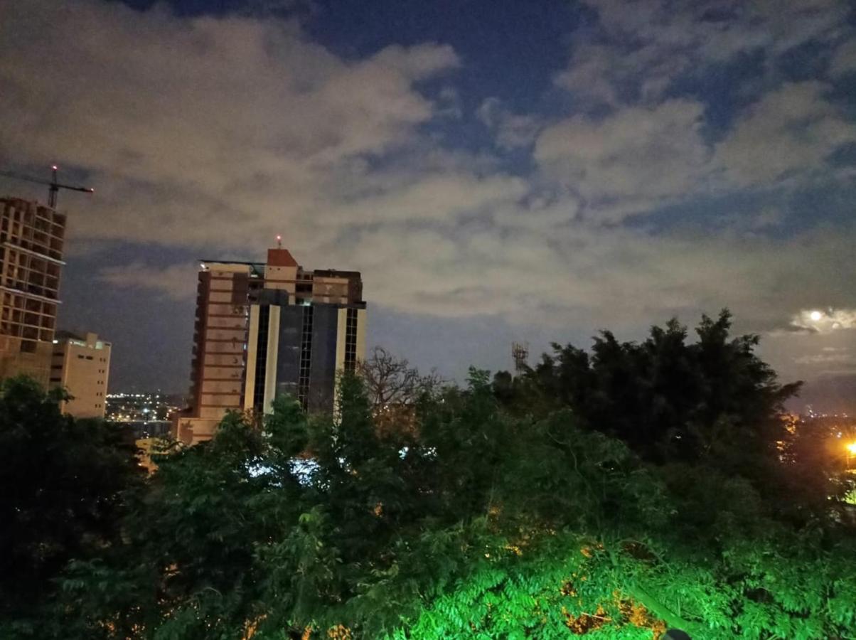 Amplio Y Comodo Apartamento Con Bella Vista En Pleno Centro Ciudad del Este Eksteriør billede
